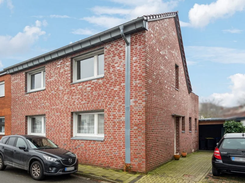 Titelbild - Haus kaufen in Bocholt - Attraktive und modernisierte Doppelhaushälfte mit Garten und Garage in Bocholt