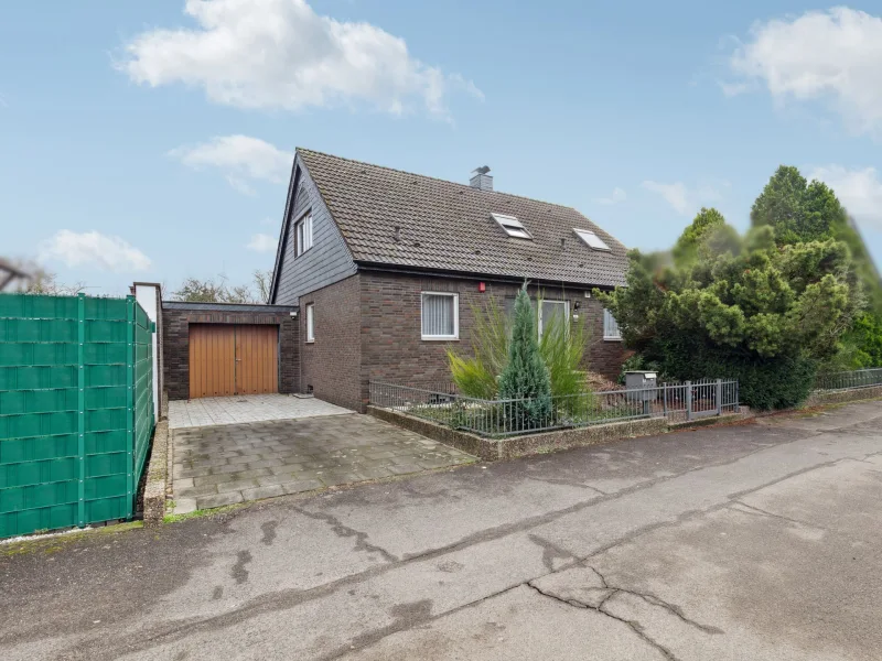 Titelbild - Haus kaufen in Köln - Modernisierungsprojekt in guter Lage in Köln – Meschenich