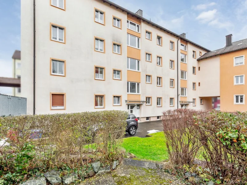 Außenansicht 1 - Wohnung kaufen in Weiden in der Oberpfalz - Charmante 3-Zimmer-Eigentumswohnung mit Balkon – vermietet und laufend modernisiert