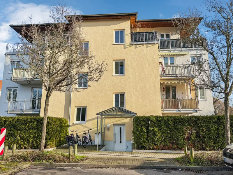 Titelfoto - Wohnung kaufen in Leipzig - Gepflegtes Anlageobjekt in Leipzig/Gohlis-Mitte: 2-Zimmer-Wohnung mit Tiefgaragenstellplatz