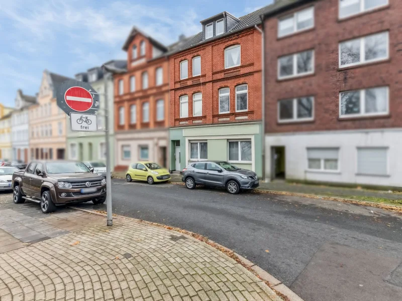 Titelbild - Haus kaufen in Oberhausen - Attraktives Mehrfamilienhaus mit 5 vermieteten Wohneinheiten in Oberhauen-Osterfeld