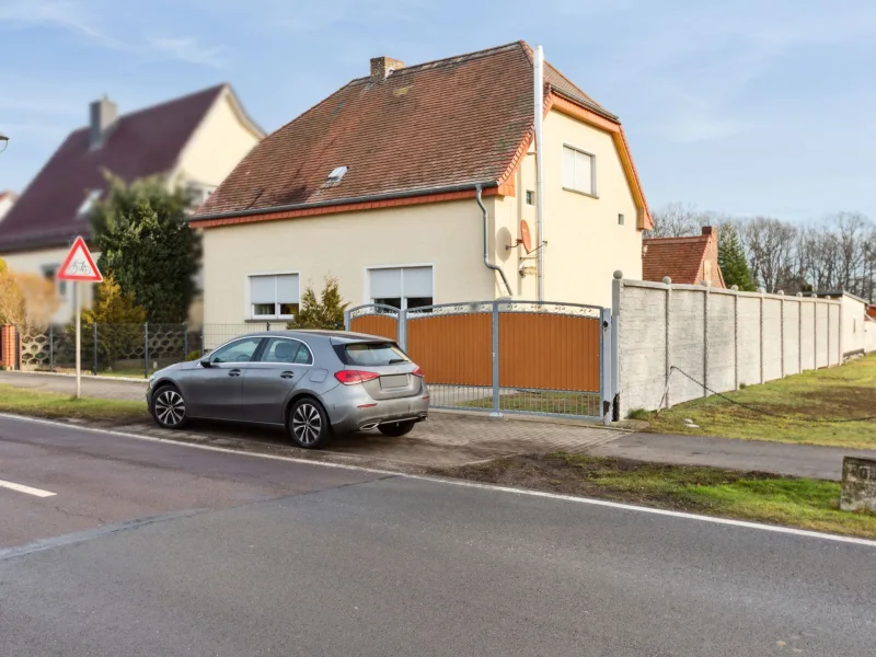 Titelbild - Haus kaufen in Coswig - Coswig: Ihr Traum vom Wohnen - modernisiertes Einfamilienhaus in idyllischer Lage