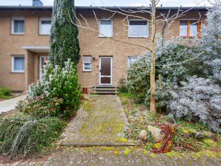 Titelbild - Haus kaufen in Lübbecke - Familienfreundliches Zuhause mit Terrasse, Balkon und moderner Heiztechnik in Lübbecke