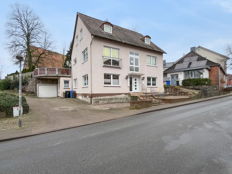 Hausansicht - Titelbild - Haus kaufen in Bornhöved - Mehrfamilienhaus für Kapitalanleger in attraktiver Lage in Bornhöved