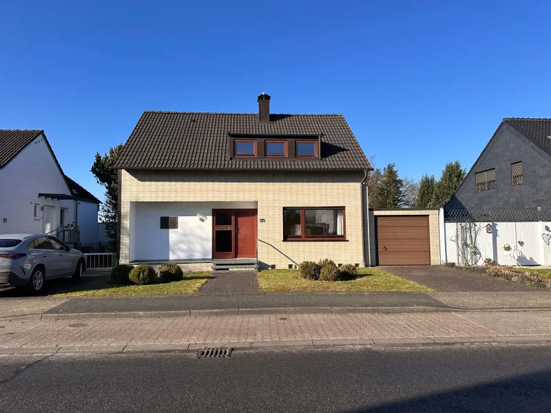 Außenansicht - Haus kaufen in Aachen - Freistehendes Einfamilienhaus in begehrter Lage von Aachen-Lichtenbusch