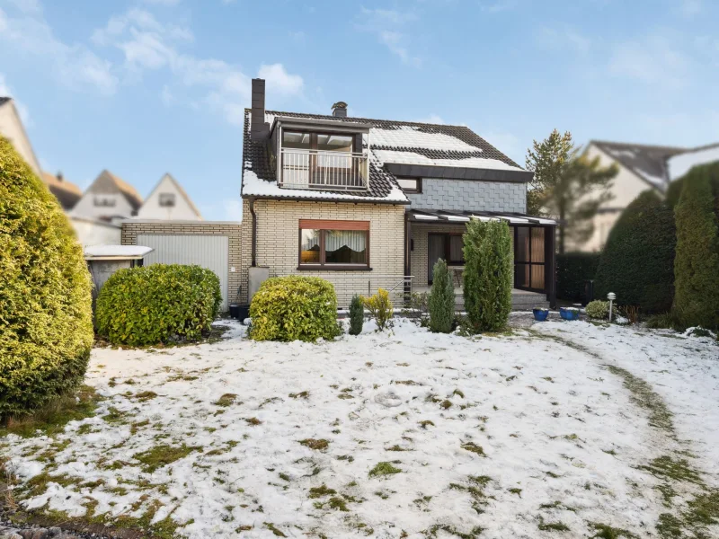 Rückansicht und Garten - Haus kaufen in Aachen - Freistehendes Einfamilienhaus in begehrter Lage von Aachen-Lichtenbusch