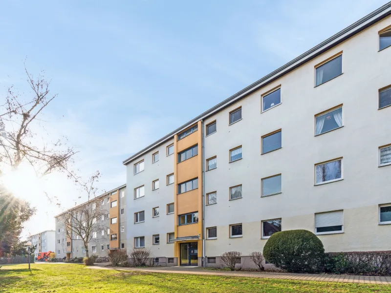 Außenaufnahme - Wohnung kaufen in Berlin - Sehr gepflegte, vermietete 3-Zimmer-Wohnung mit Balkon in Berlin-Spandau (WE226)