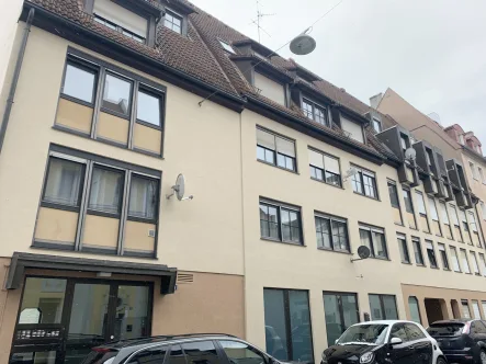 Hausansicht - Wohnung kaufen in Nürnberg - Kapitalanlage! Helles 1-Zimmer-Studenten-Apartment in zentrumsnaher Lage in Nürnberg-St. Peter