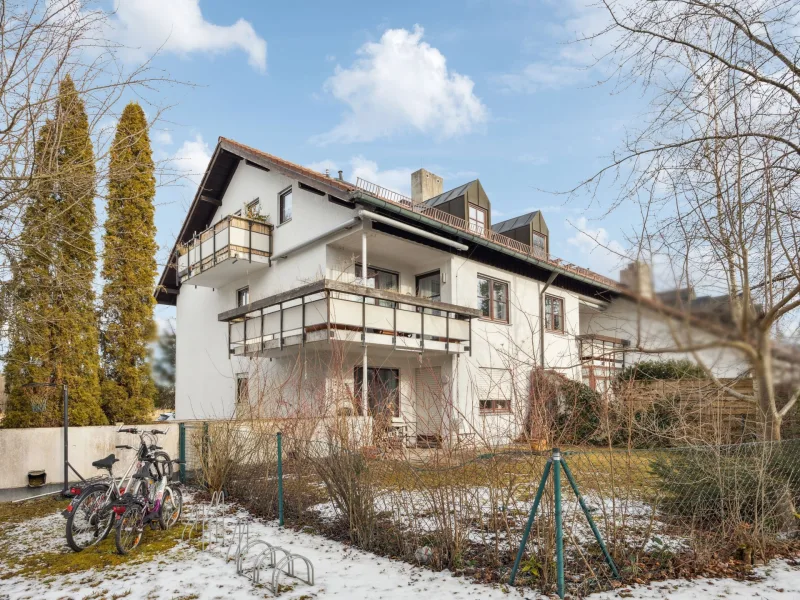 titelbild - Wohnung kaufen in München - Großzügige, ruhig gelegene 2-Zimmer-Eigentumswohnung in idyllischer Lage von München - Waldtrudering