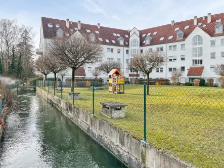 Außenansicht - Wohnung kaufen in Augsburg - Charmante 3-Zimmer-Wohnung mit Balkon und Tiefgaragen-Stellplatz in Augsburg-Pfersee