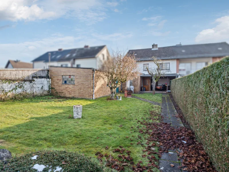 Rückansicht - Haus kaufen in Kerpen - Zweifamilienhaus in zentraler Lage von Kerpen - ideal für Familien