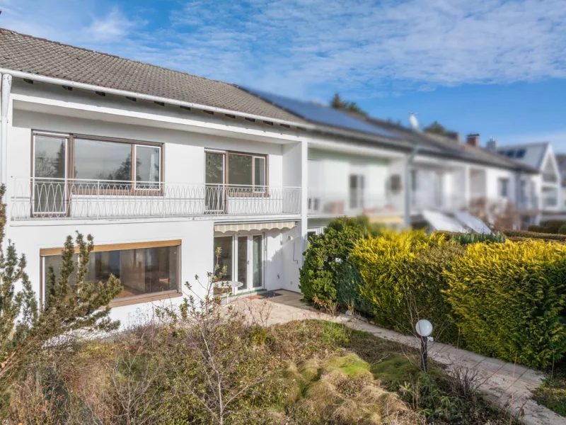 Ansicht - Haus kaufen in München - Sanierungsbedürftiges Reihenmittelhaus mit Baureserve im Dachgeschoss in Großhadern