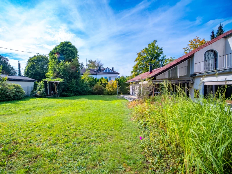 Gartenansicht  - Haus kaufen in Grünwald - Schöne Villa mit viel Potential und großem Grundstück in bester Lage von Grünwald