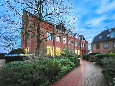 Titelfoto - Wohnung kaufen in Hohenwestedt - Lichtdurchflutete 2-Zimmer-Dachgeschosswohung in Hohenweststedt