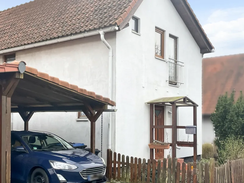 Titelbild - Haus kaufen in Uetze - Seltene Gelegenheit für Handwerker, Einfamilienhaus mit zwei Wintergärten in Uetze