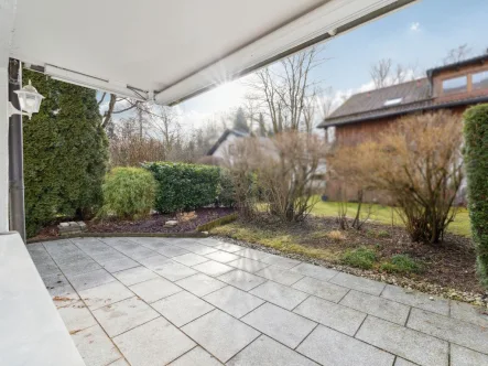 Süd-Terrasse  - Wohnung kaufen in München - Erdgeschoss-Apartment mit Souterrain (Wohn-Nutzfläche ca. 64 m²) in ruhiger Lage von München-Maxhof