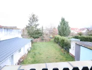 Blick v. Balkon zum Garten