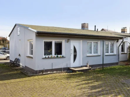 Außenansicht 1 - Haus kaufen in Wolgast - Hübsche Doppelhaushälfte im Bungalowstil in Pritzier bei Wolgast kurz vor Usedom