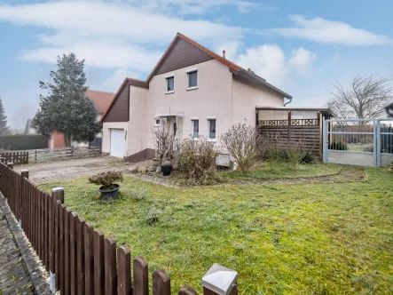 Außenansicht 1 - Haus kaufen in Oppin - Exklusives Einfamilienhaus mit tollem Grundstück und Pool in Oppin zu verkaufen