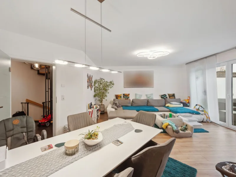 Wohnzimmer - Haus kaufen in Bad Soden-Salmünster - Ihr neues Zuhause: Moderne Doppelhaushälfte mit Charme und Privatsphäre in Bad Soden-Salmünster