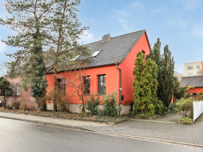 Titelfoto - Haus kaufen in Lutherstadt Wittenberg - Einfamilienhaus mit Wintergarten in Lutherstadt Wittenberg - viel Platz für Ihre Ideen