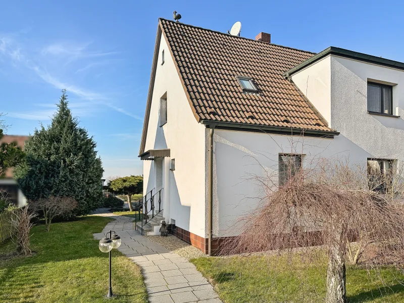 Titelbild - Haus kaufen in Leipzig - gepflegte Doppelhaushälfte zur Selbstnutzung in Knautkleeberg-Knauthein/Leipzig