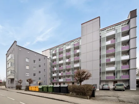 Wohnanlage - Wohnung kaufen in Augsburg - Solide Kapitalanlage in Top-Zustand: Vermietete und attraktive 3-Zi.-Wohnung mit Blick auf den Lech