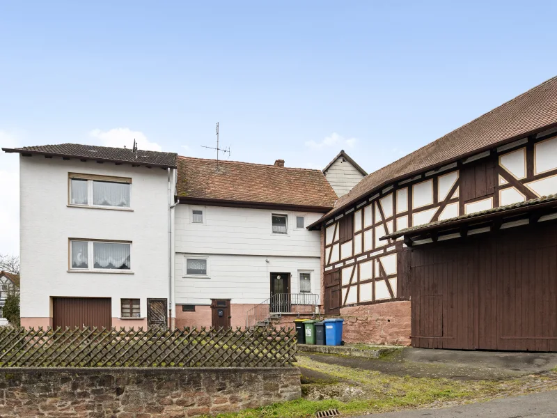 Titelbild - Haus kaufen in Kirchhain - Charmantes Einfamilienhaus in Kirchhain