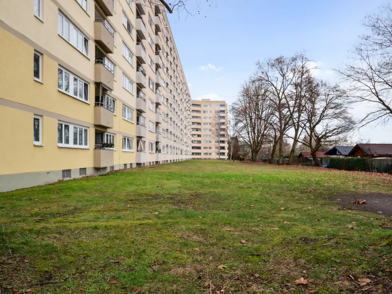 Wohnhausansicht - Wohnung kaufen in Berlin - Schöne, helle 3-Zimmer-Eigentumswohnung zur Sanierung in Berlin-Reinickendorf