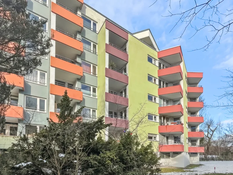 Hausansicht - Balkon - Wohnung kaufen in Berlin - Kapitalanlage oder Eigennutzung: Vermiete 1-Zimmer-Eigentumswohnung in Berlin Charlottenburg