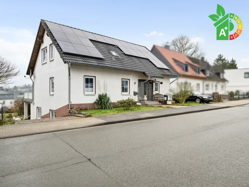 Titelbild - Haus kaufen in Hagen - Energieeffizienz A+ : Schickes Einfamilienhaus mit Einliegerwohnung aus ca. 2000 in Hagen-Baukloh