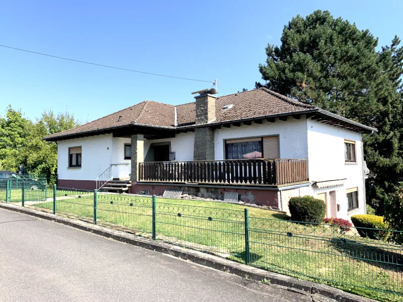 Zweifamilienhaus in Horhausen  - Haus kaufen in Horhausen (Westerwald) - Schön gelegenes Zweifamilienhaus in Horhausen 