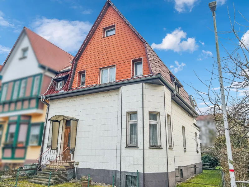 Hausansicht - Haus kaufen in Eisenach - Charaktervolle Stadtvilla mit Garten und Mühlgrabenblick – Sanierungsobjekt in Eisenach