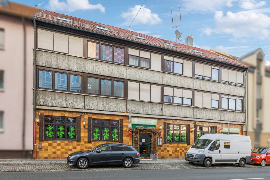 Der erste Eindruck - Haus kaufen in Nürnberg - Ertragsstarkes Mehrfamilienhaus - ca. 709 m² Wohn- und Nutzfläche mit Erbbaurecht in Nürnberg/ Wöhrd