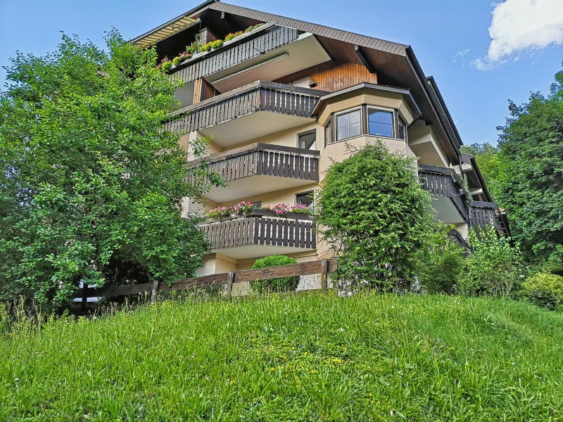 Außenansicht 1 - Wohnung kaufen in Bad Liebenzell - Helle 2-Zimmer-Wohnung mit zwei Terrassen in schöner Anhöhe in Bad Liebenzell