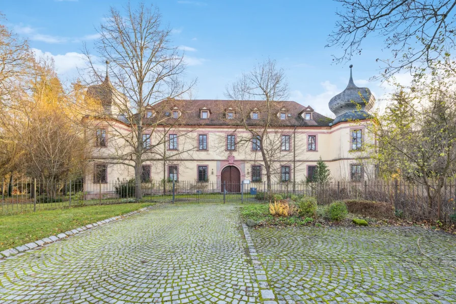 Vorderansicht - Haus kaufen in Weisendorf - Einzigartige Investitionsmöglichkeit im Denkmalschutz: Schloss Weisendorf nahe Herzogenaurach