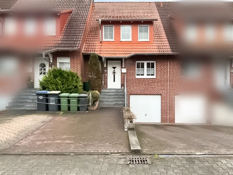 Ansicht mit Garage