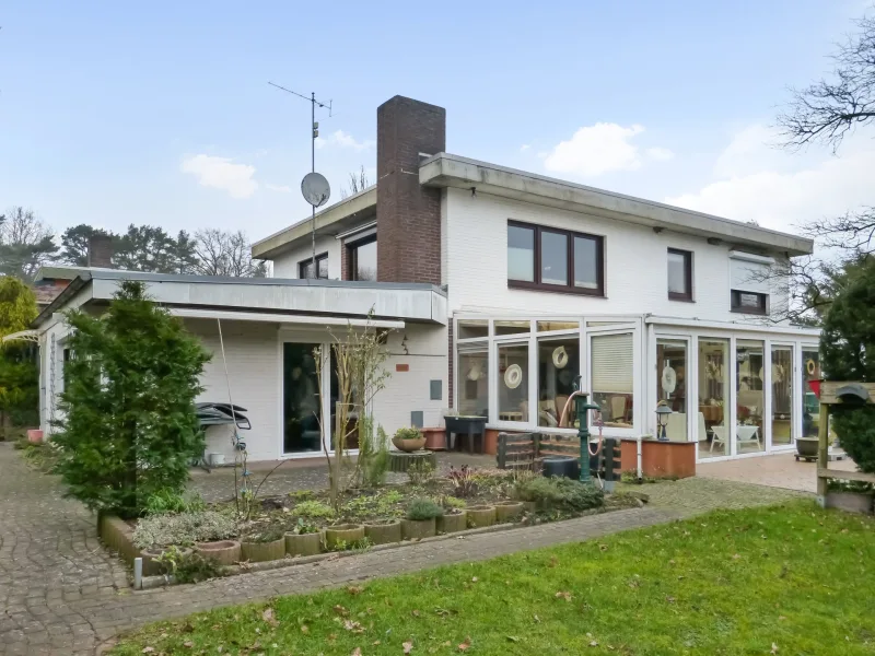 Titelfoto - Haus kaufen in Lübeck - Modernisierter Bungalow in Sackgassenendlage von Blankensee