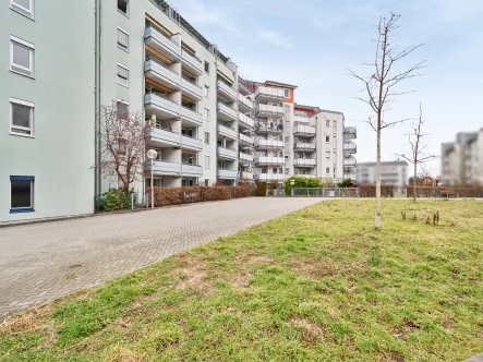 Titelbild - Wohnung kaufen in Nürnberg - Betreutes Wohnen: Vermietete 3-Zimmer-Erdgeschoss-Wohnung in Nürnberg-Laufamholz/Rehhof