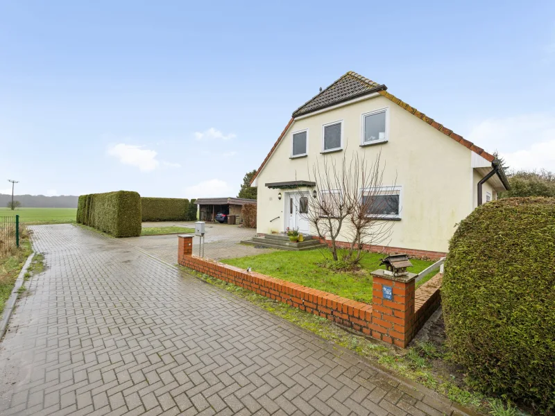 Titelfoto - Haus kaufen in Jakobsdorf - Sie suchen absolute Ruhe - Hübsches Einfamilienhaus am Feldrand in Jakobsdorf bei Stralsund