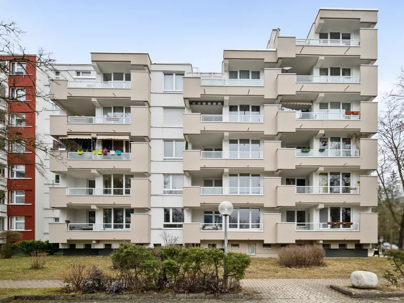 Titelbild - Wohnung kaufen in Ottobrunn - Top Gelegenheit! Vermietete 3-Zimmer-Wohnung in ruhiger Lage von Ottobrunn