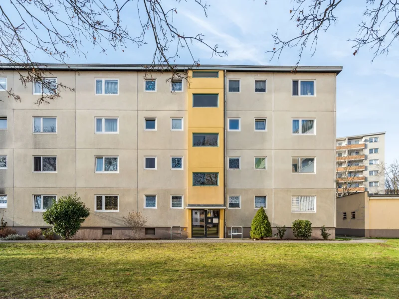 Außenaufnahme - Wohnung kaufen in Berlin - Vermietete 3,5-Zimmer-Erdgeschosswohnung mit Balkon in Spandau (WE 234)