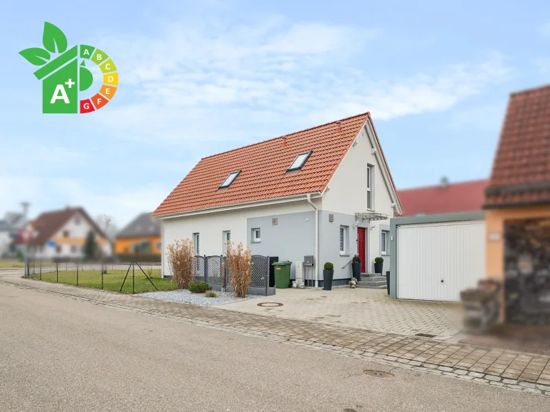 Straßenansicht - Haus kaufen in Gunzenhausen - Neuwertiges Einfamilienhaus mit Top Energieklasse in Gunzenhausen Ortsteil Cronheim