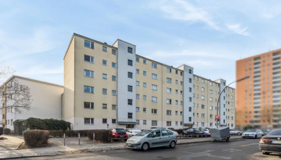 Außenaufnahme - Wohnung kaufen in Berlin - Vermietete 2-Zimmer-Wohnung mit Balkon und Fahrstuhl in Berlin-Spandau (WE 34)!