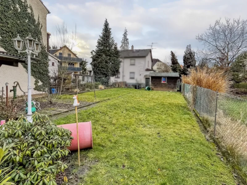 Großer Garten - Haus kaufen in Offenbach am Main - Vielseitiges Wohnen in naturnaher Lage – 2-Familienhaus mit großem Garten in Offenbach-Bürgel