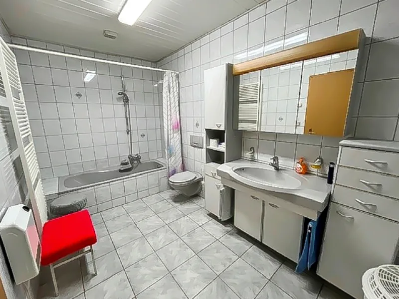 Badezimmer Wohnung links