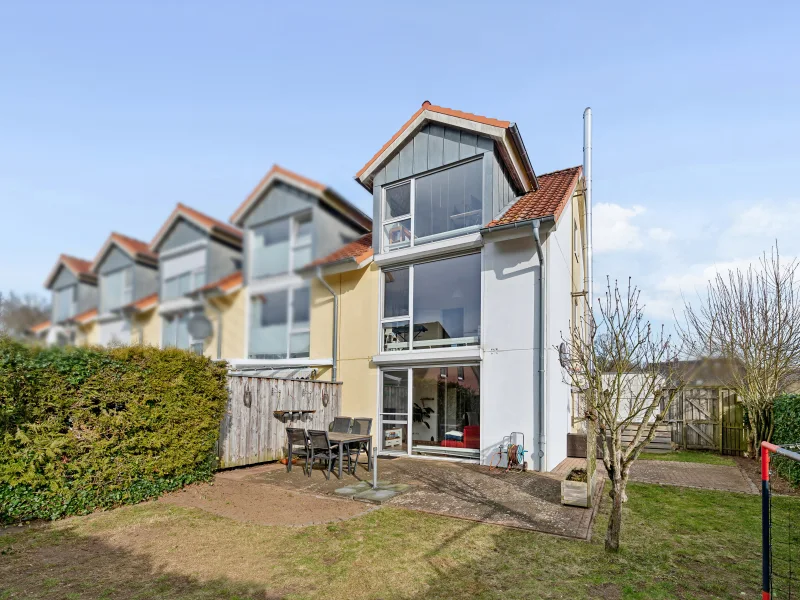 Ansicht Terrasse-Garten - Haus kaufen in Osterrönfeld - Familienfreundliches Reihenendhaus in bevorzugter Lage in Osterrönfeld