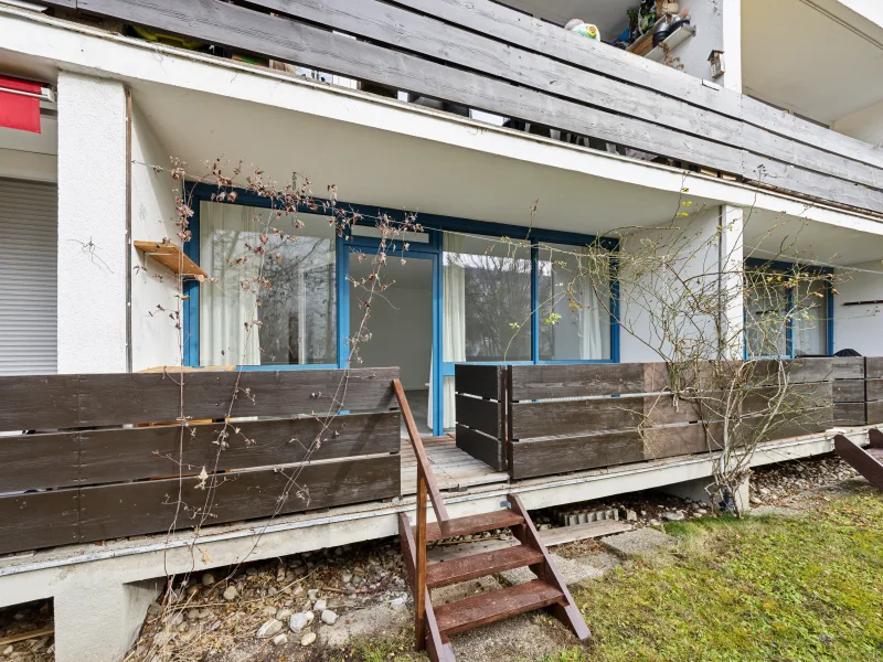 Balkon mit Treppe zum Garten