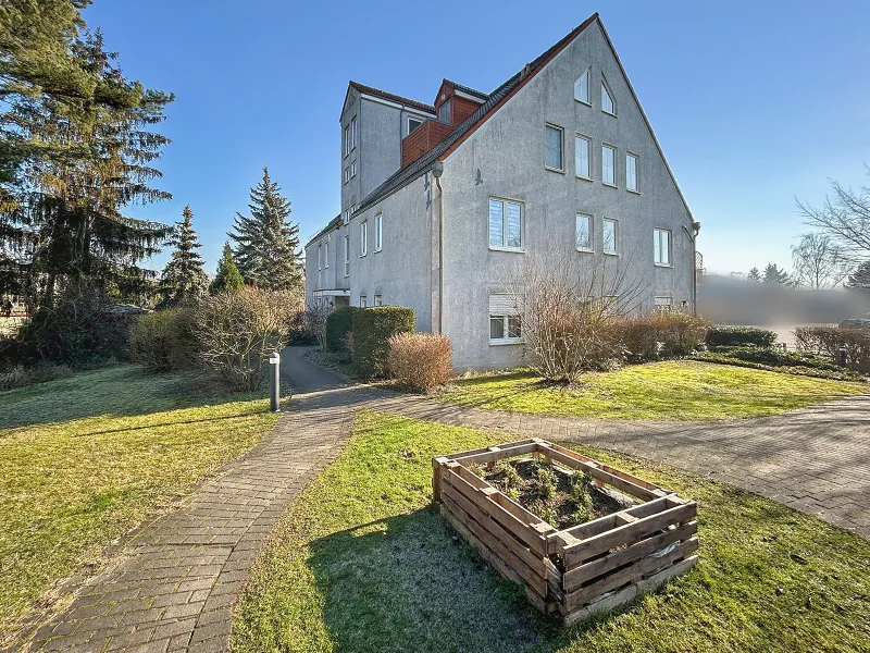 Hausansicht 1 - Wohnung kaufen in Berlin - Vermietete 2-Zimmer-Eigentumswohnung mit Balkon in Berlin-Rosenthal