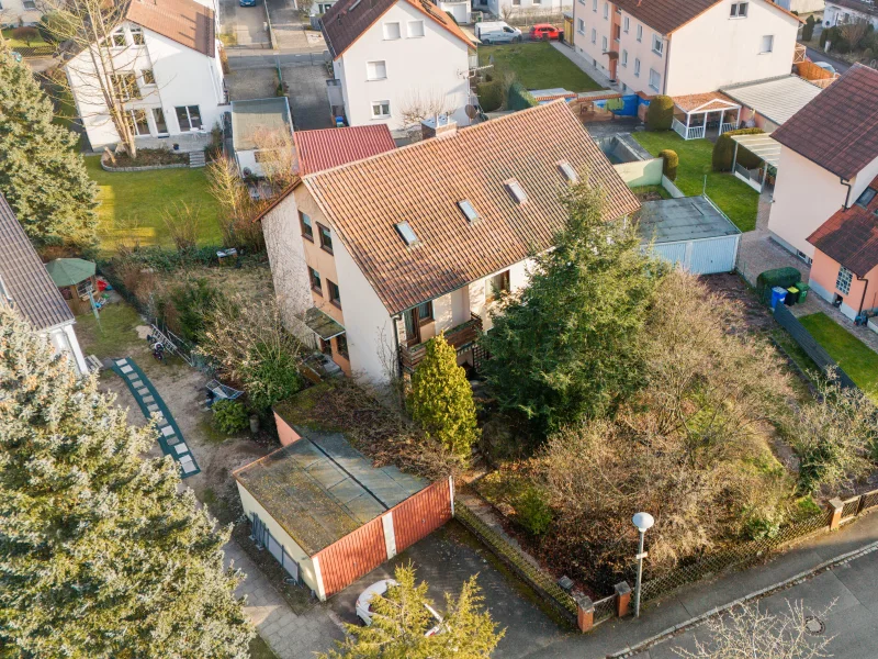 Hauptbild - Haus kaufen in Erlangen - Modernisierung nach Ihren Wünschen - Charmantes Doppelhaus aus den 60ern in Erlangen Tennenlohe